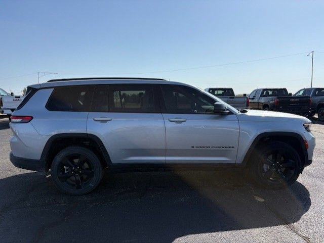 Used 2024 Jeep Grand Cherokee L Altitude AWD/4WD image 6