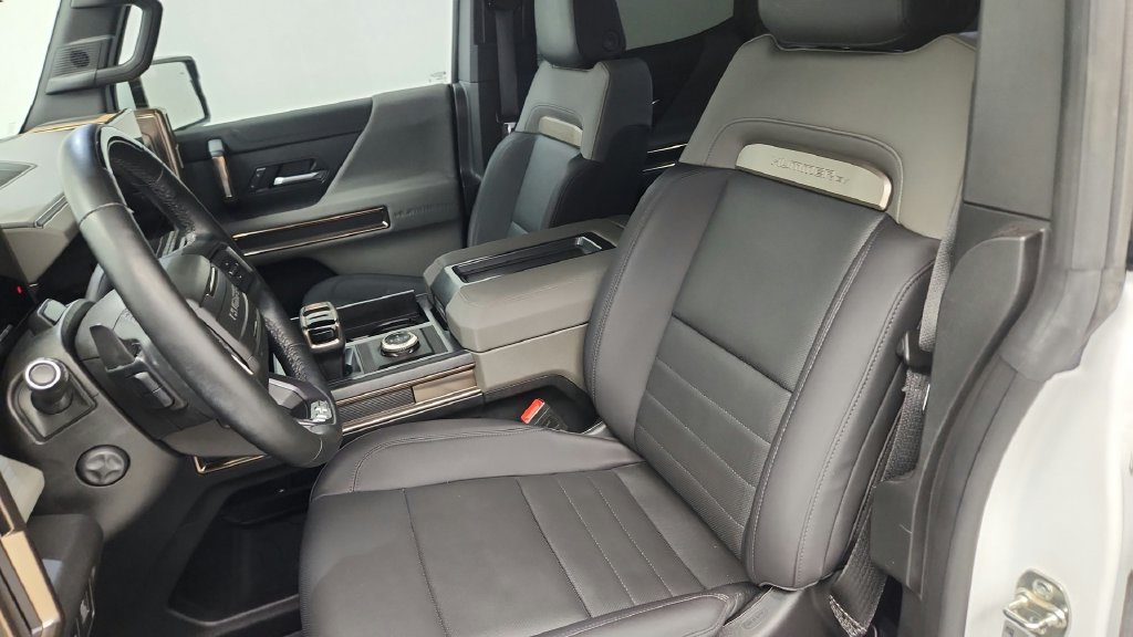Used 2025 GMC Hummer EV 2X w/ LPO, Sport Package AWD/4WD image 14
