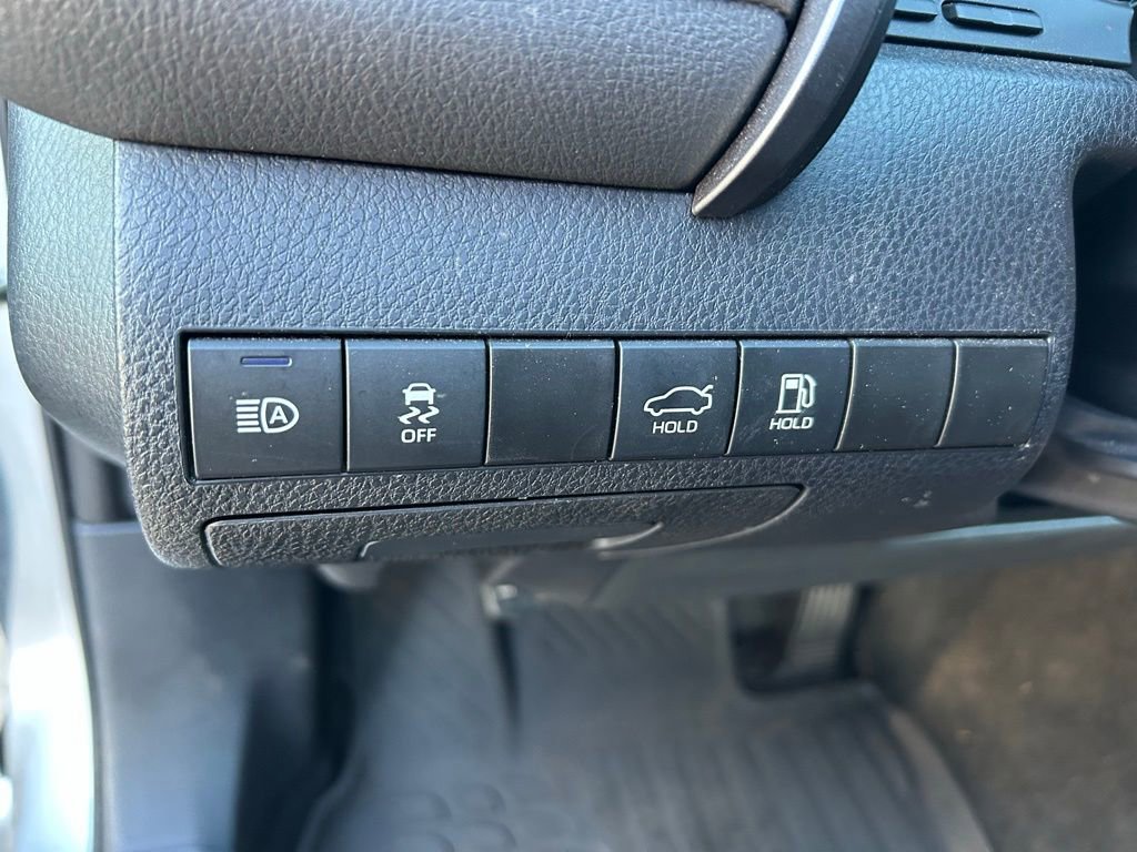 Used 2024 Toyota Camry SE image 18