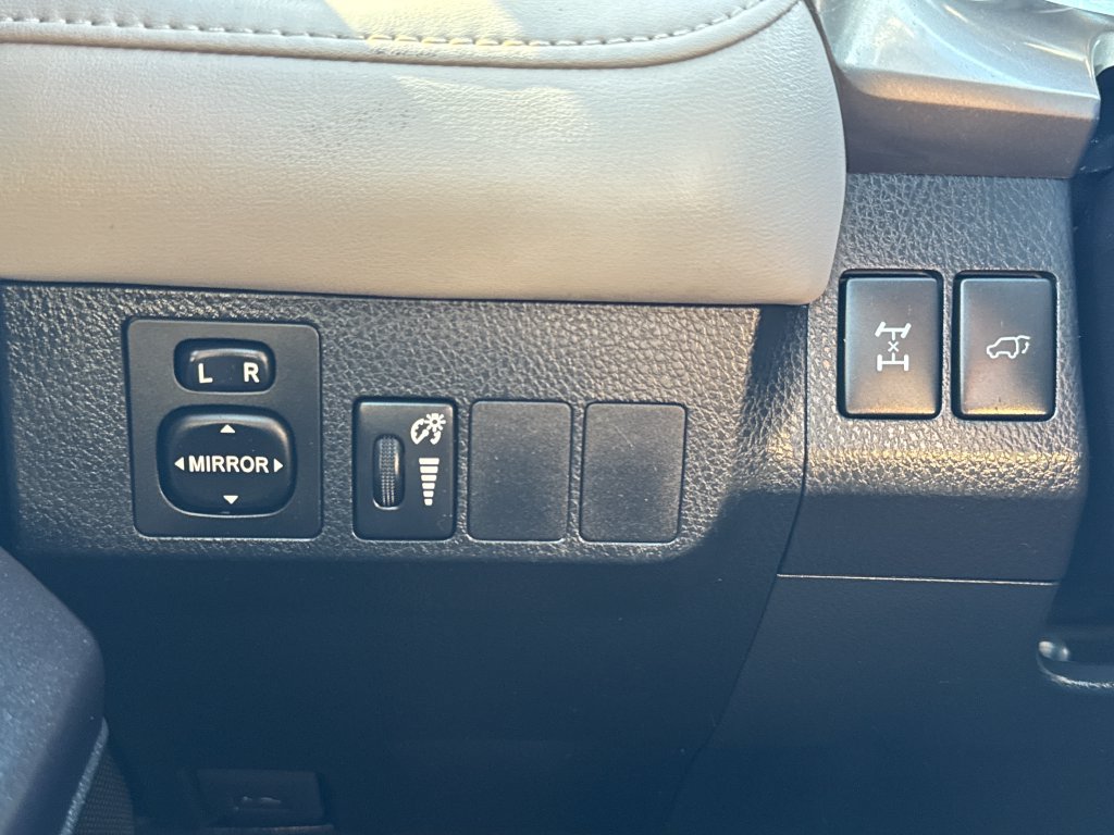 Used 2016 Toyota RAV4 XLE AWD/4WD image 33