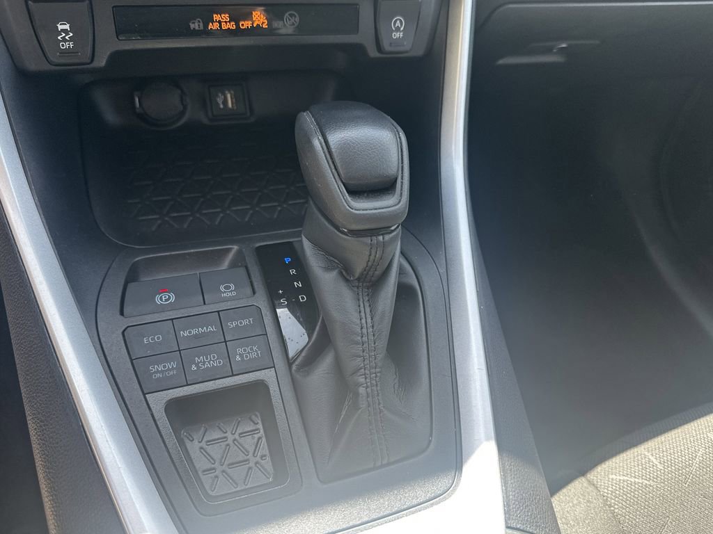 Used 2024 Toyota RAV4 XLE AWD/4WD image 30