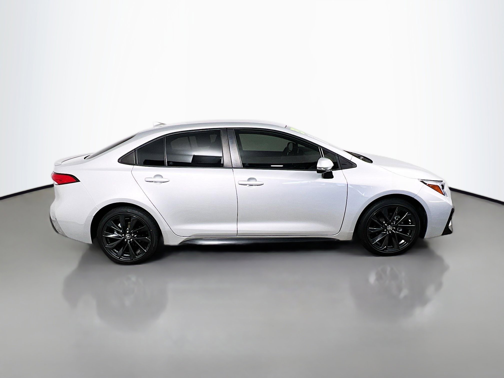 Used 2023 Toyota Corolla SE image 3
