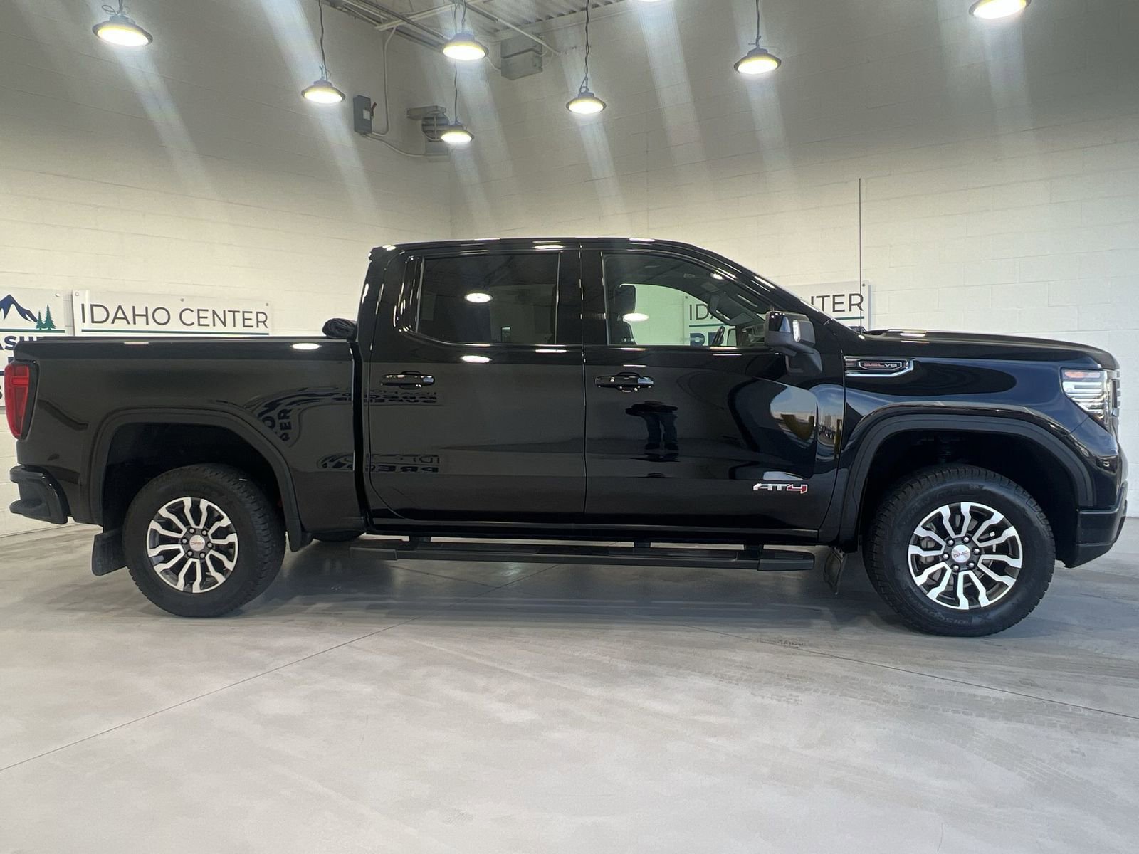 Used 2023 GMC Sierra 1500 AT4 w/ AT4 Premium Package image 9
