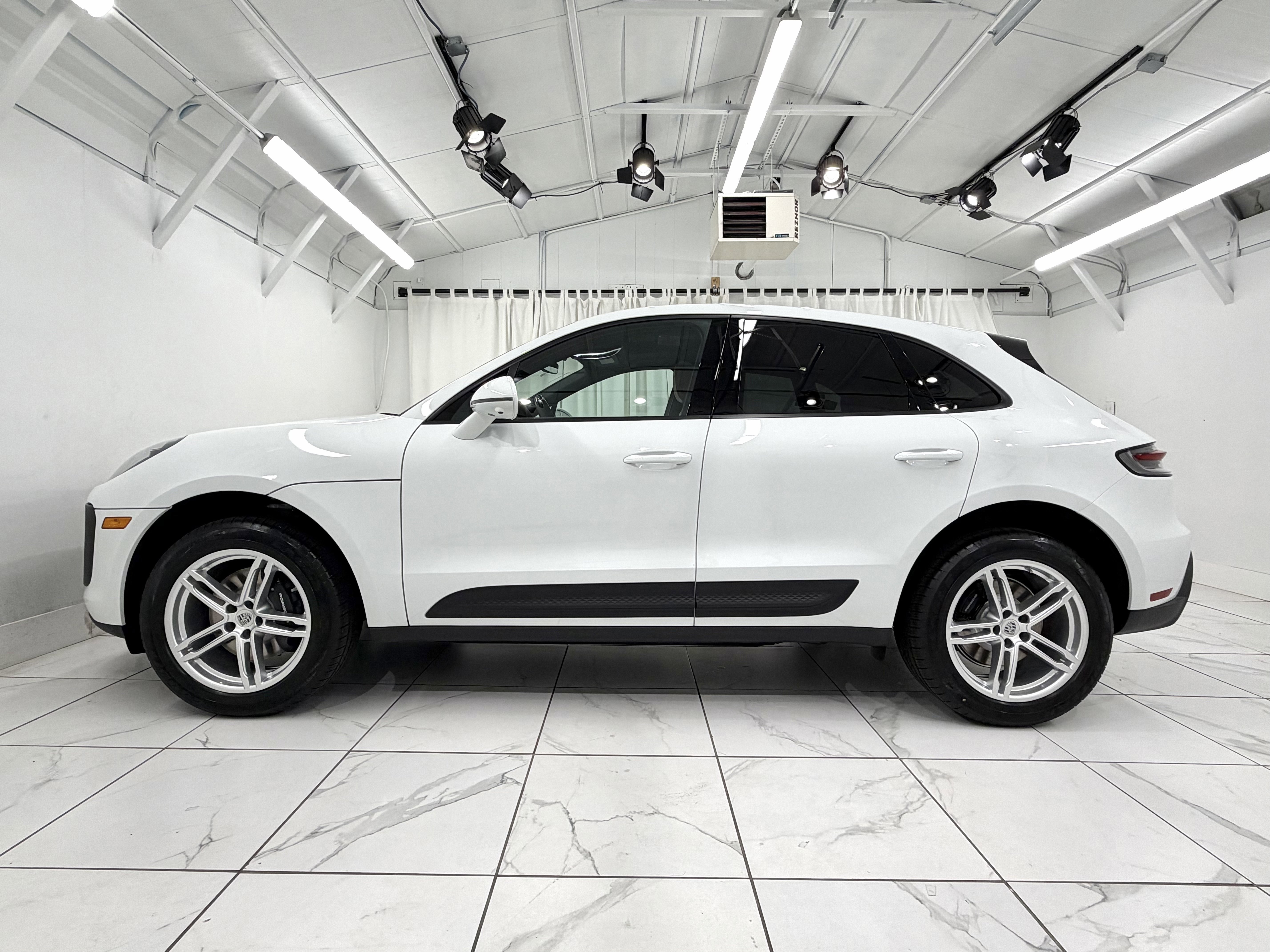 New 2026 Porsche Macan image 2