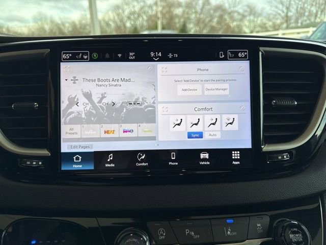 Used 2025 Chrysler Pacifica Select image 17