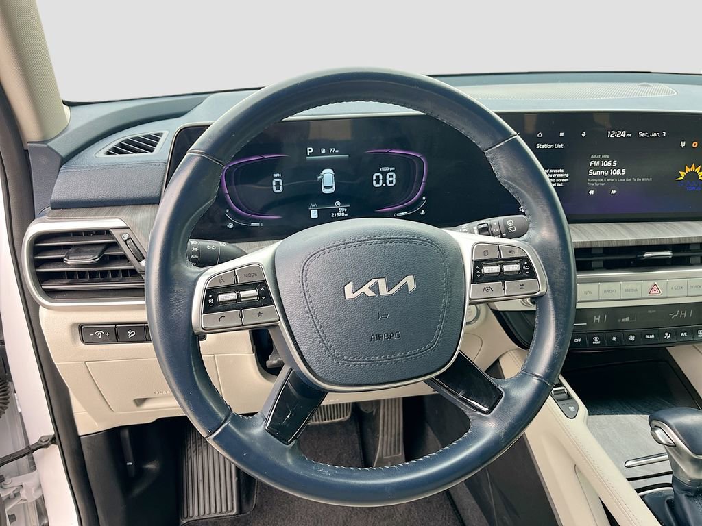 Used 2023 Kia Telluride EX w/ EX Captain's Chair Package image 11