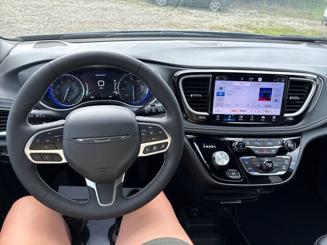 New 2027 Chrysler Pacifica Select AWD/4WD image 11