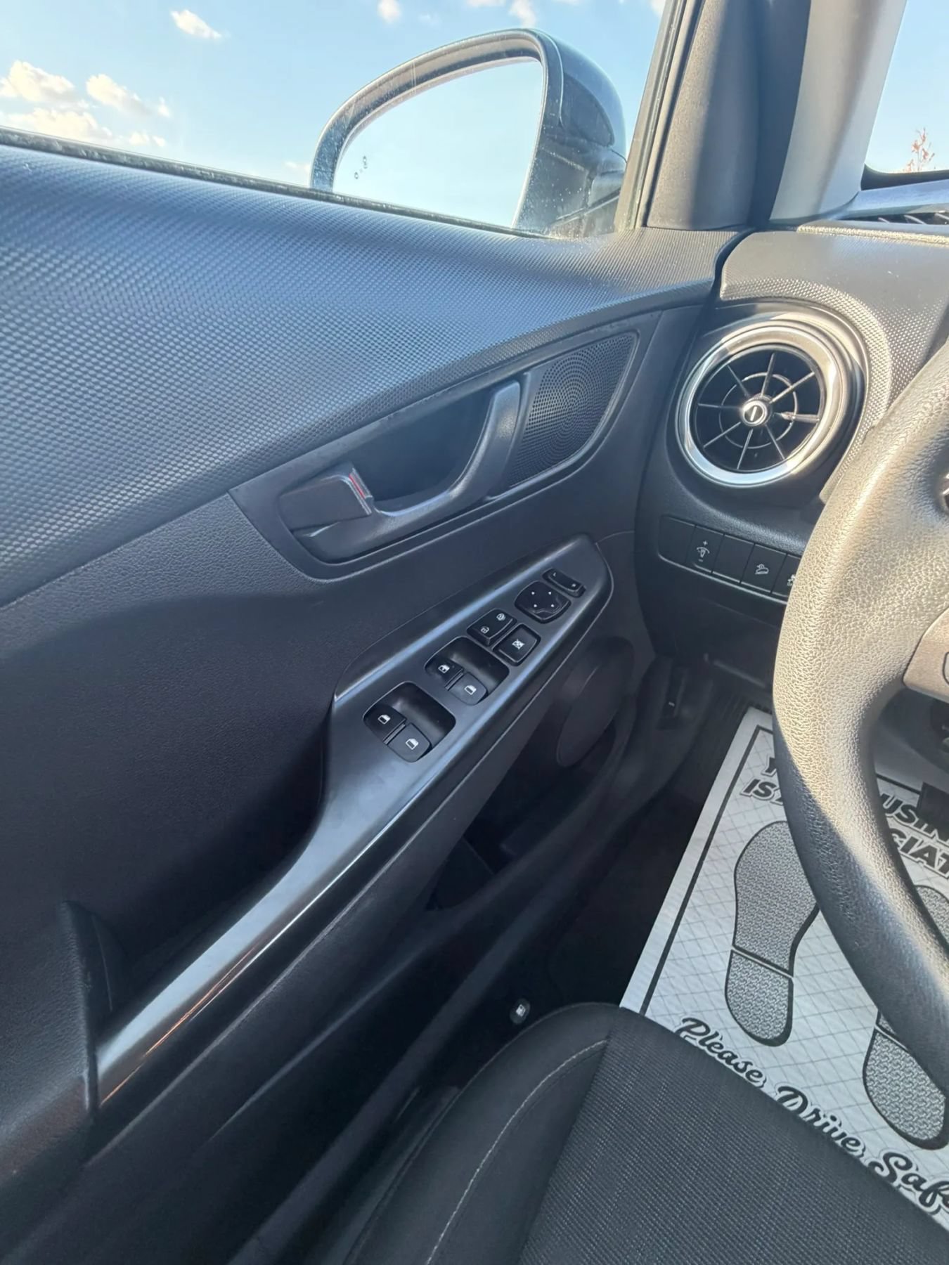 Used 2022 Hyundai Kona SEL w/ Cargo Package FWD image 34