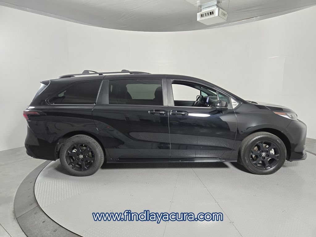 Used 2025 Toyota Sienna XLE Woodland Edition AWD/4WD image 10
