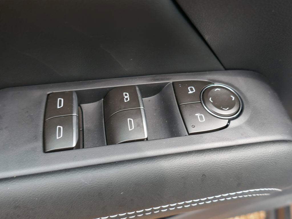 New 2026 GMC Terrain Denali w/ LPO, Black Badging Package AWD/4WD image 17