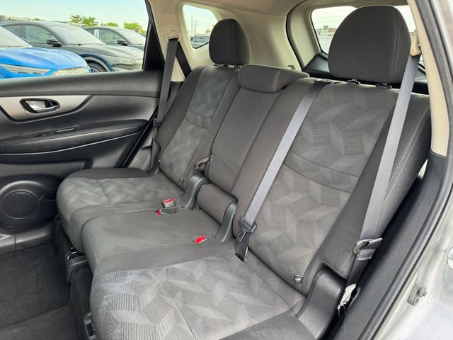 Used 2016 Nissan Rogue SV AWD/4WD image 13