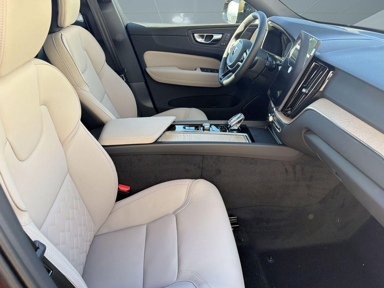 New 2026 Volvo XC60 B5 Core w/ Climate Package AWD/4WD image 29
