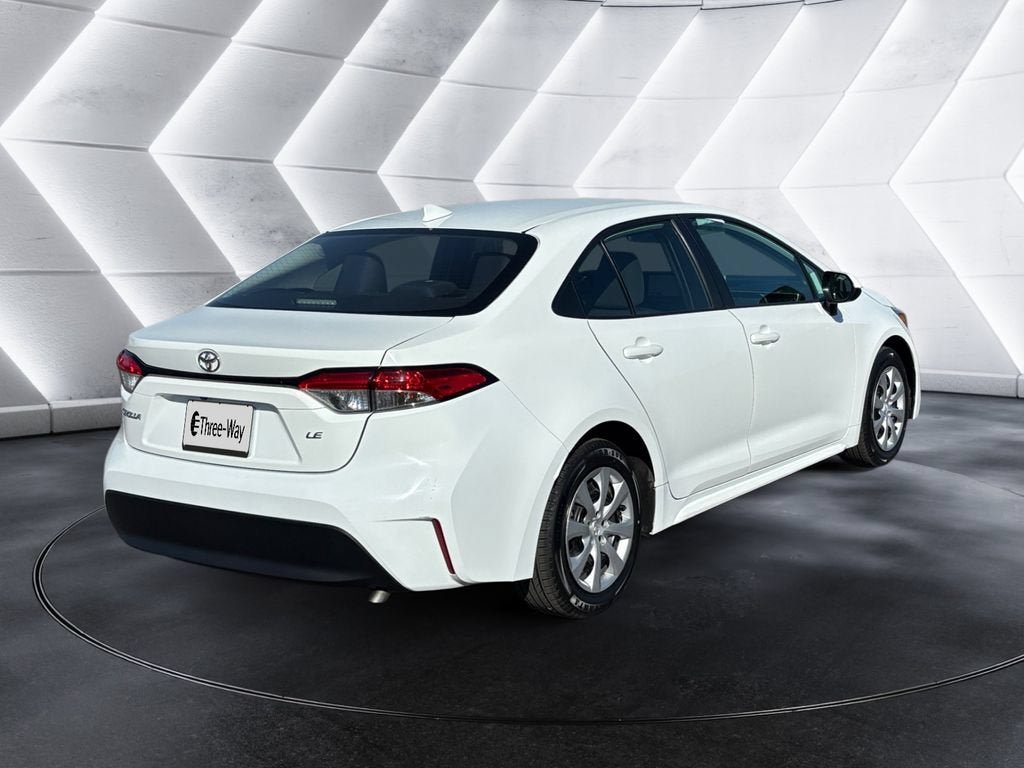 Used 2024 Toyota Corolla LE FWD image 5