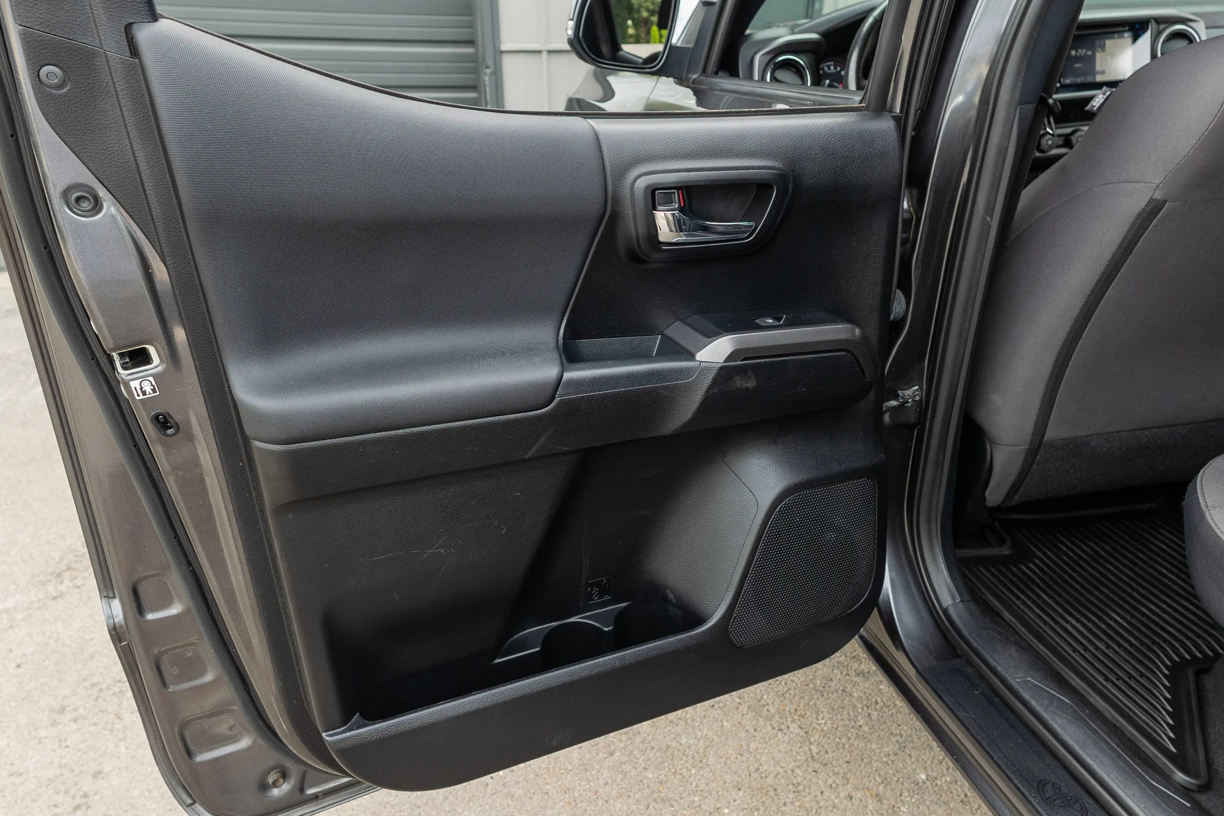 Used 2019 Toyota Tacoma TRD Sport AWD/4WD image 27