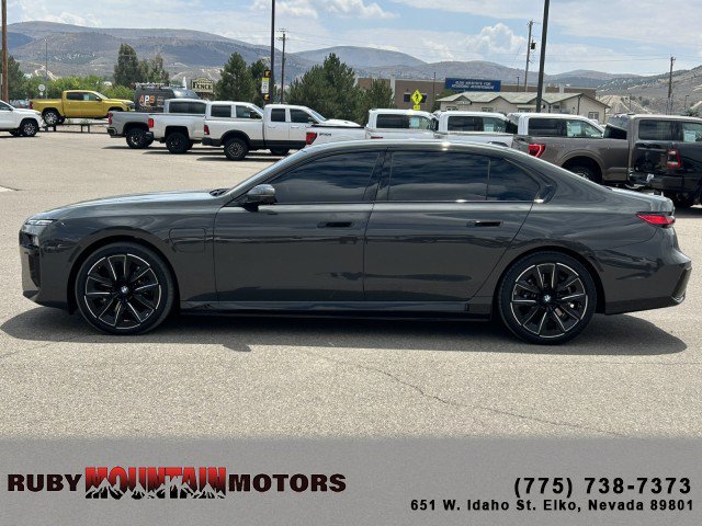 Used 2025 BMW 750e xDrive w/ Premium Package AWD/4WD image 4