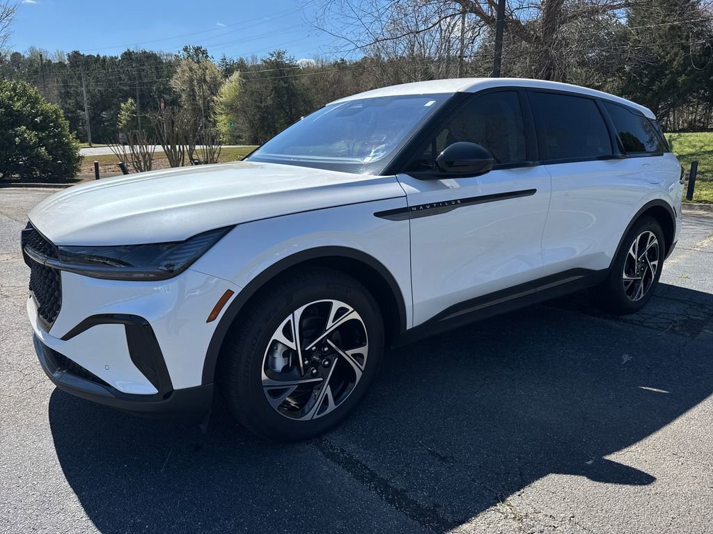 Used 2025 Lincoln Nautilus Premier w/ Jet Appearance Package image 3