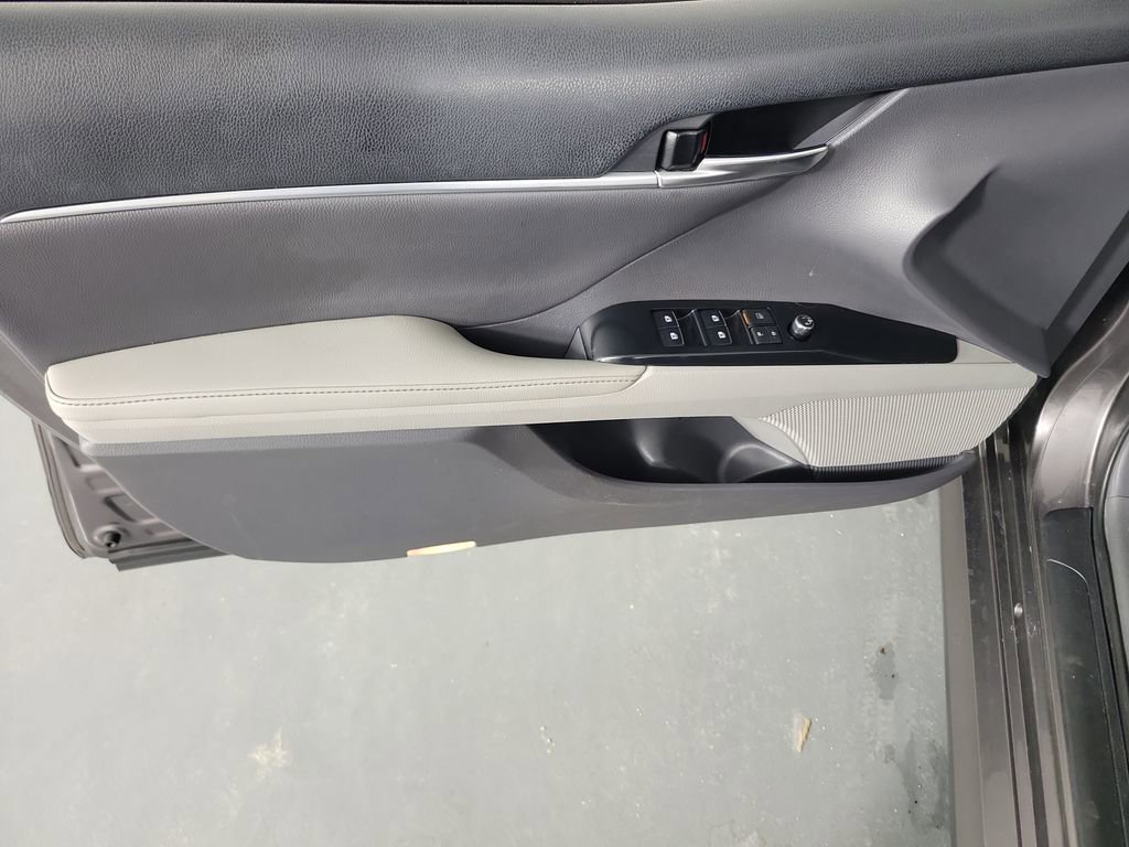 Certified 2019 Toyota Camry XLE FWD image 19