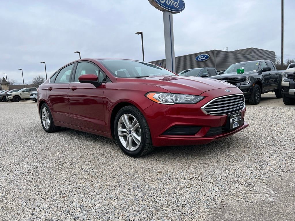Used 2018 Ford Fusion SE FWD image 1