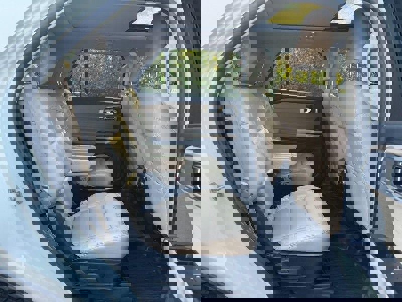 Used 2021 Ford Explorer XLT w/ Equipment Group 202A image 10