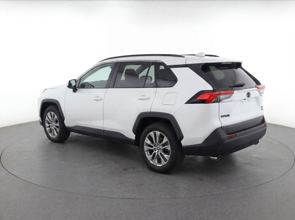 Used 2023 Toyota RAV4 XLE Premium AWD/4WD image 4