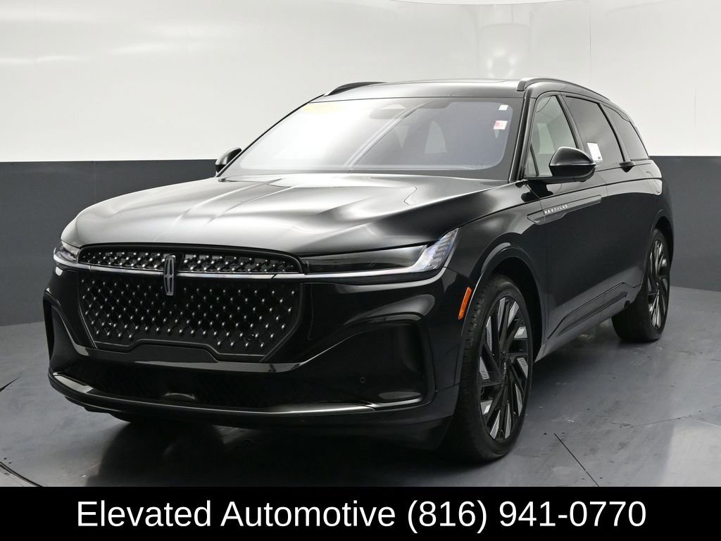 Used 2025 Lincoln Nautilus Reserve w/ Jet Appearance Package AWD/4WD image 3