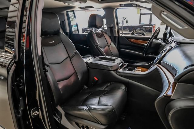 Used 2018 Cadillac Escalade ESV Premium Luxury AWD/4WD image 37