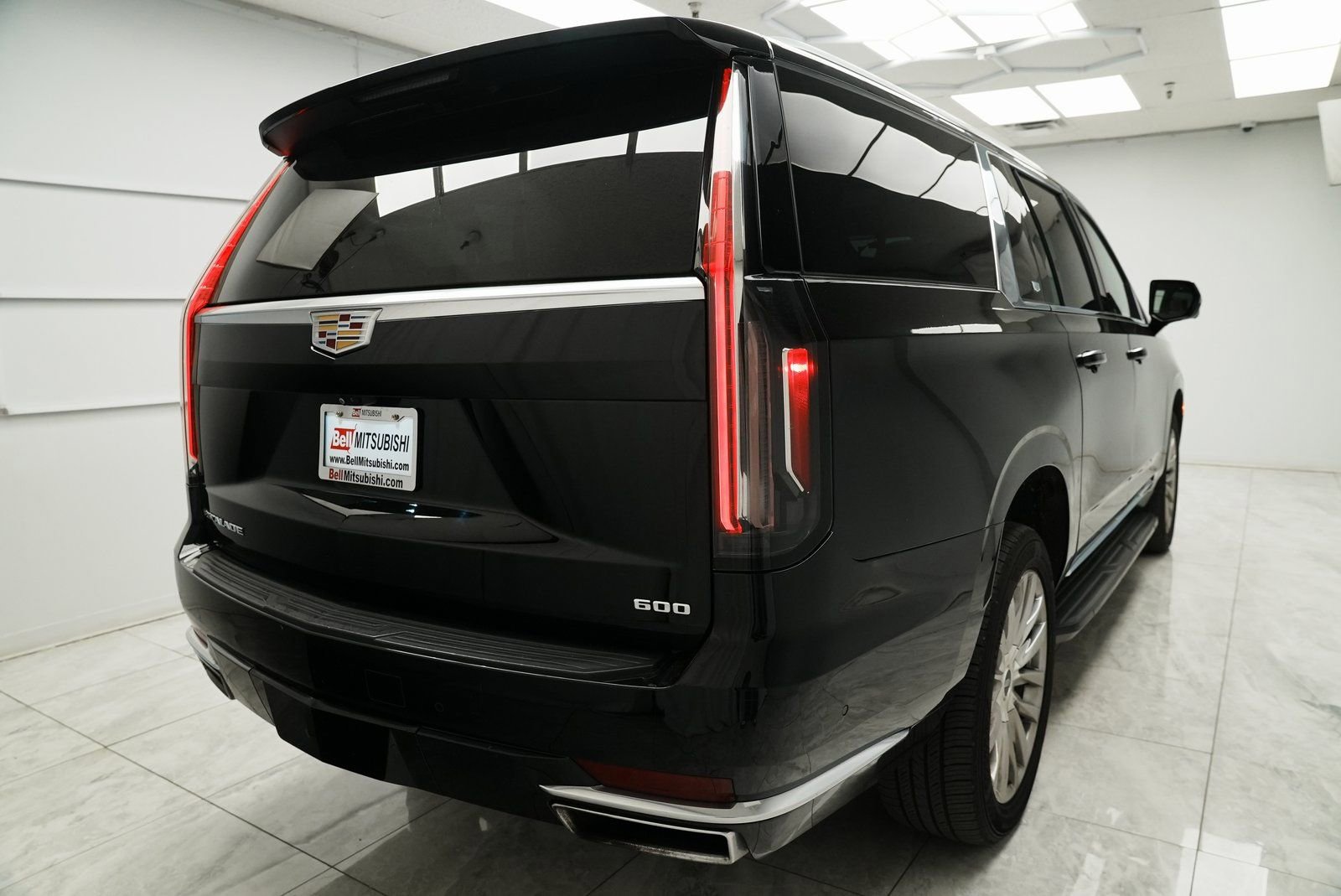 Used 2021 Cadillac Escalade ESV Premium Luxury image 4