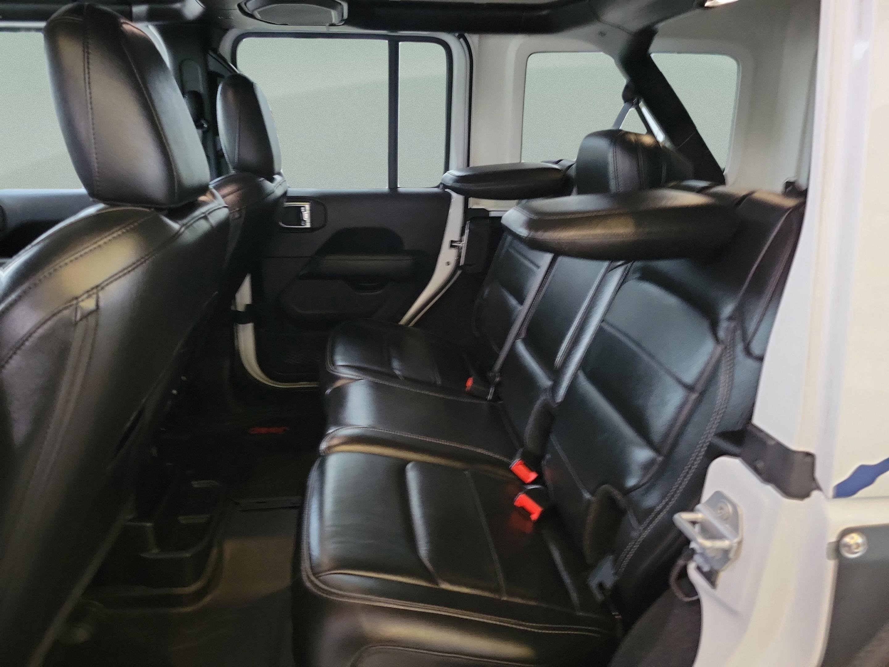 Used 2018 Jeep Wrangler Unlimited Sahara image 25