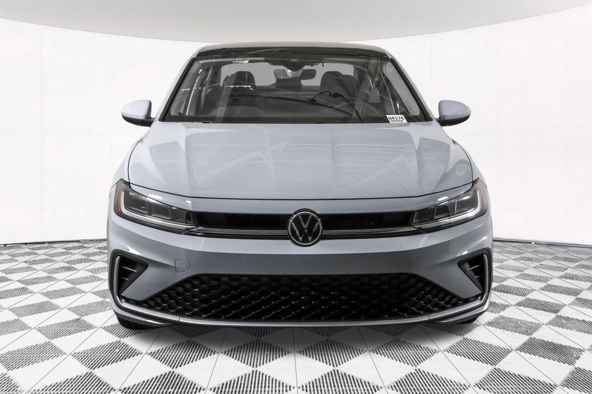 Used 2026 Volkswagen Jetta SE FWD image 9