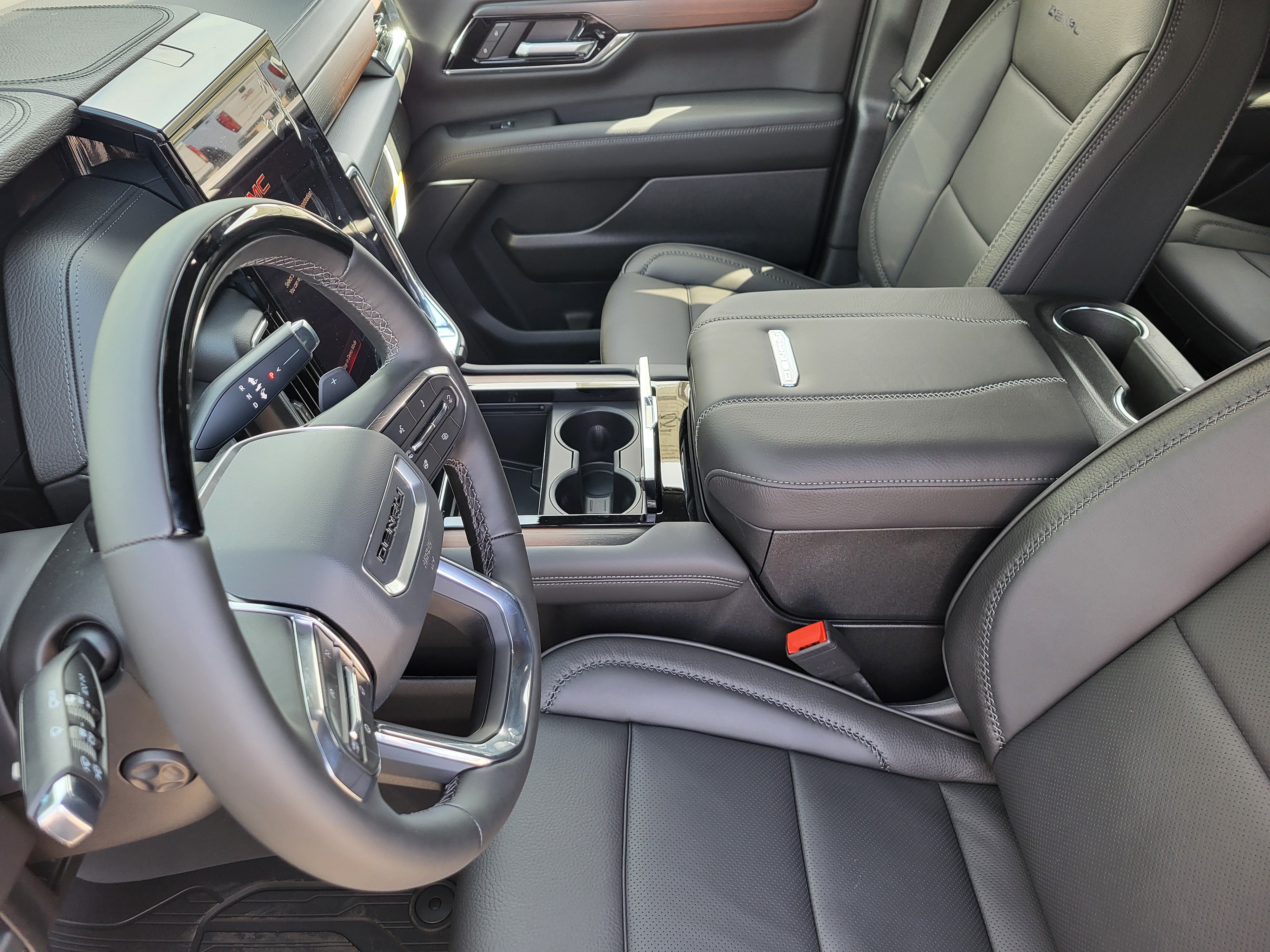 New 2026 GMC Yukon XL Denali w/ Denali Reserve Package AWD/4WD image 12