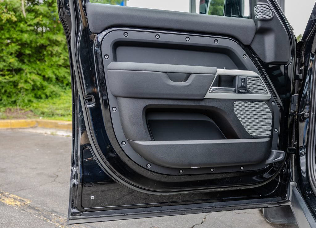 Used 2023 Land Rover Defender 130 SE AWD/4WD image 16