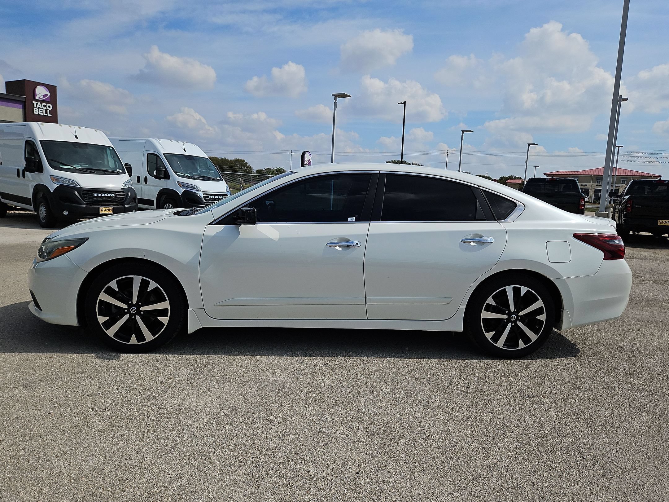 Used 2018 Nissan Altima 2.5 SR FWD image 6