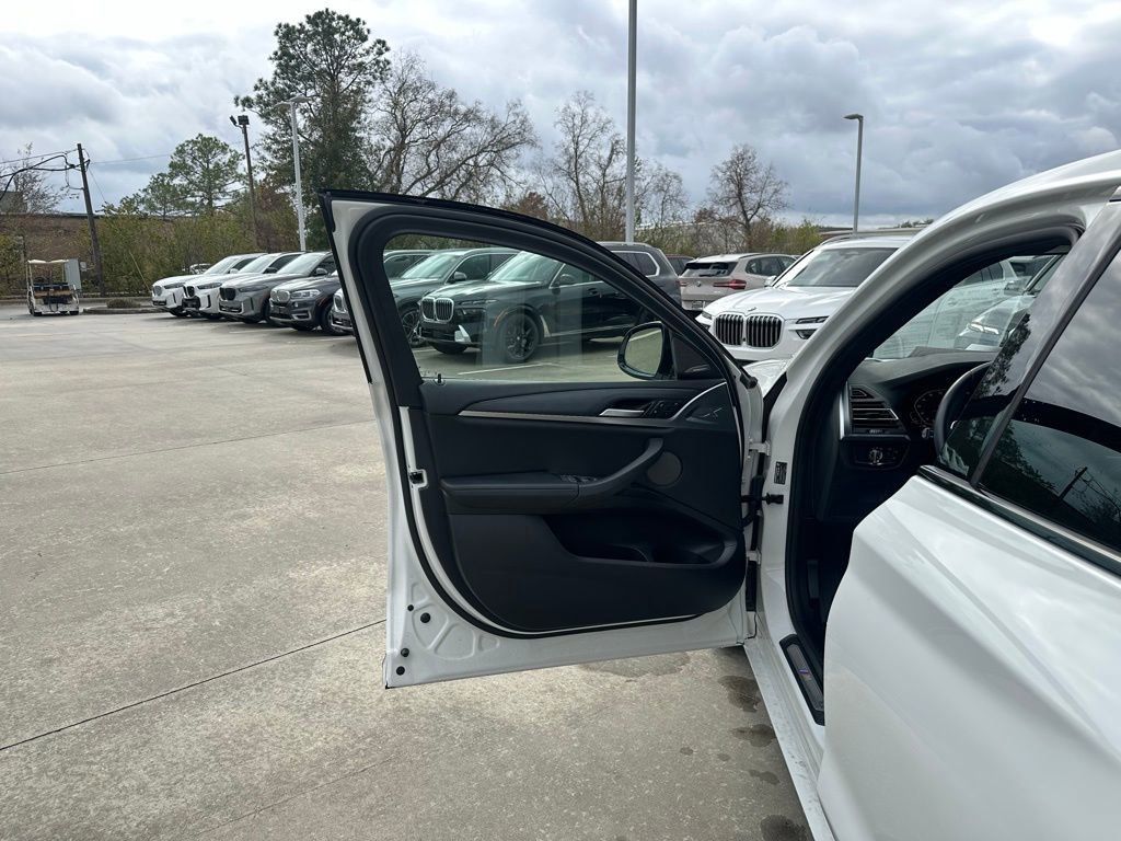 Certified 2025 BMW X4 xDrive30i w/ M Sport Package image 11