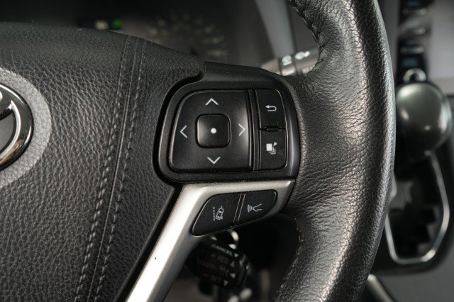Used 2020 Toyota Sienna SE FWD image 41