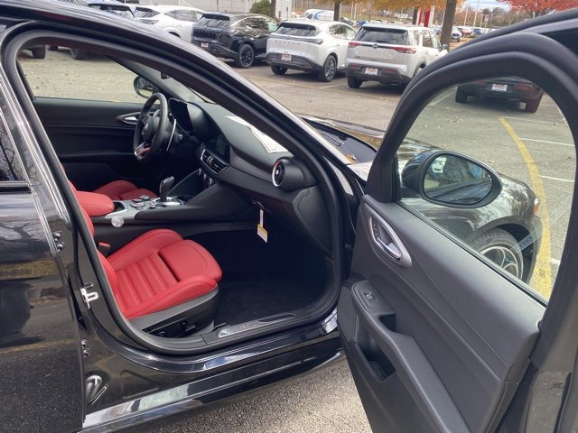 New 2025 Alfa Romeo Giulia AWD image 36