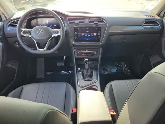 Certified 2024 Volkswagen Tiguan SE FWD image 13