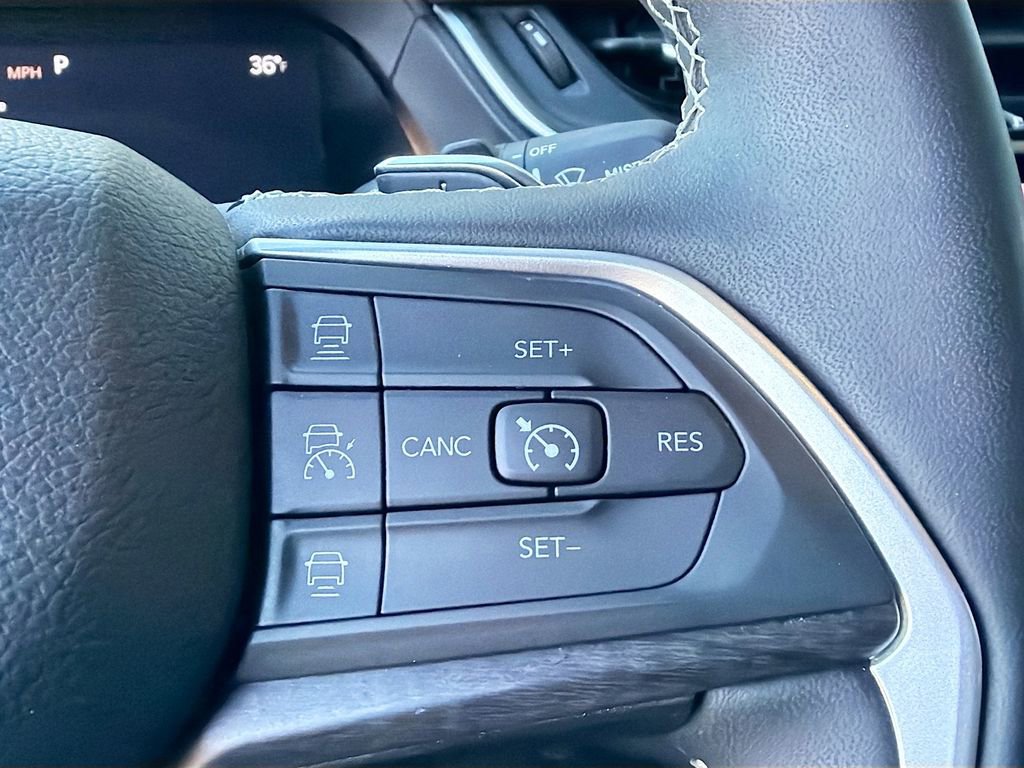 Used 2024 Jeep Grand Cherokee Limited image 40