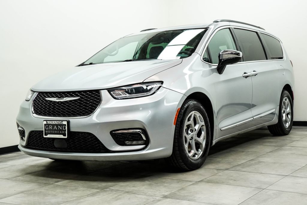 Used 2023 Chrysler Pacifica Limited FWD image 7