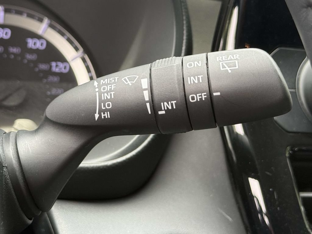 Used 2020 Toyota Highlander LE FWD image 25