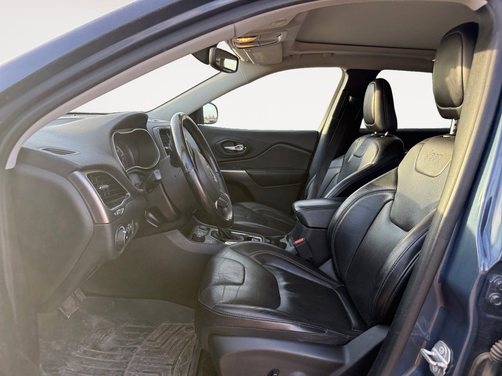 Used 2020 Jeep Cherokee Limited image 9