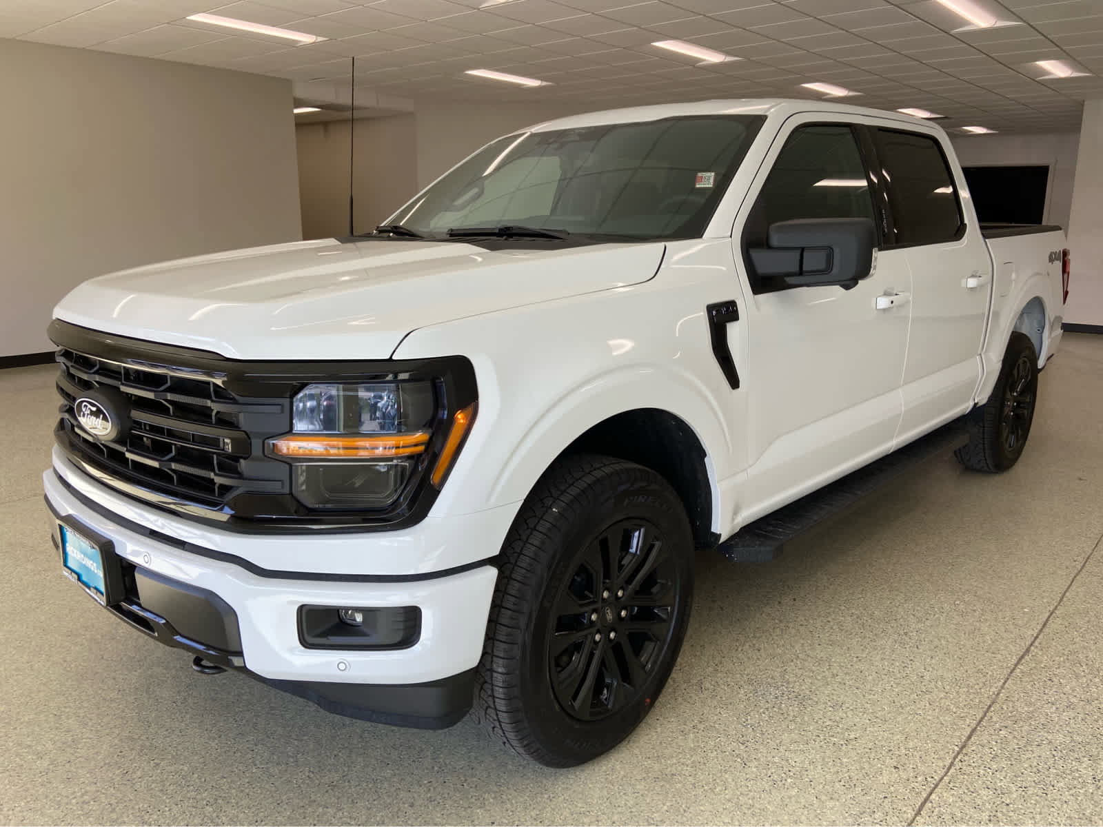 New 2026 Ford F150 XLT w/ Equipment Group 302A MID