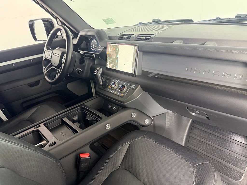 Used 2024 Land Rover Defender 130 X-Dynamic SE AWD/4WD image 15