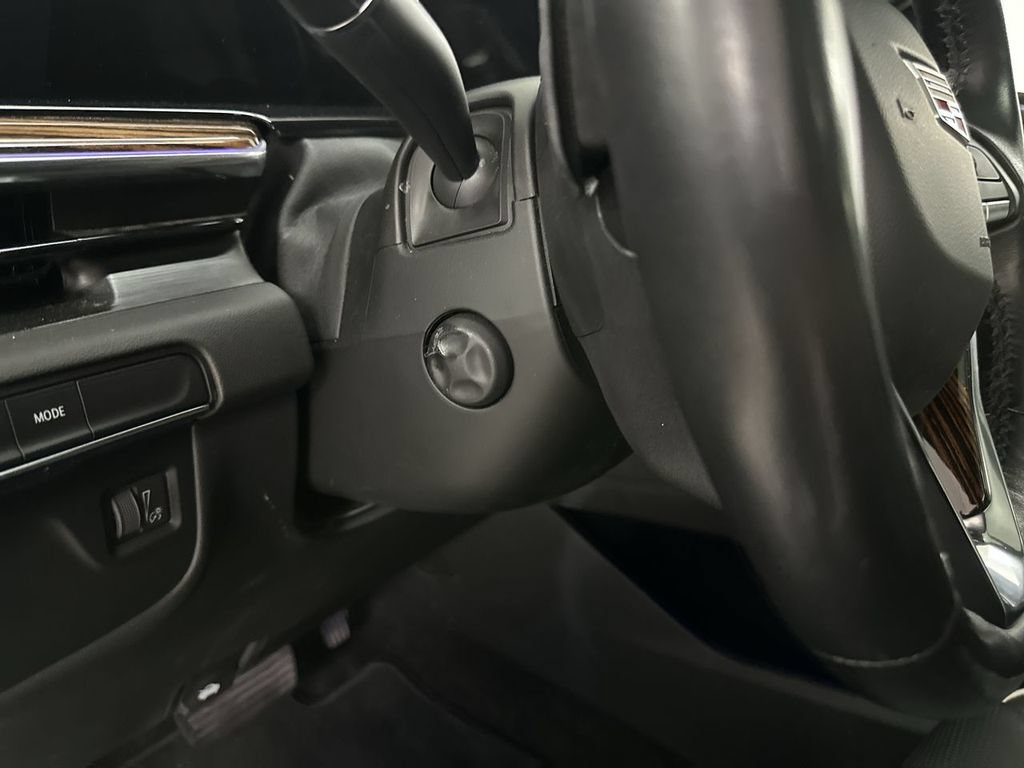 Used 2022 Cadillac Escalade Premium Luxury AWD/4WD image 17