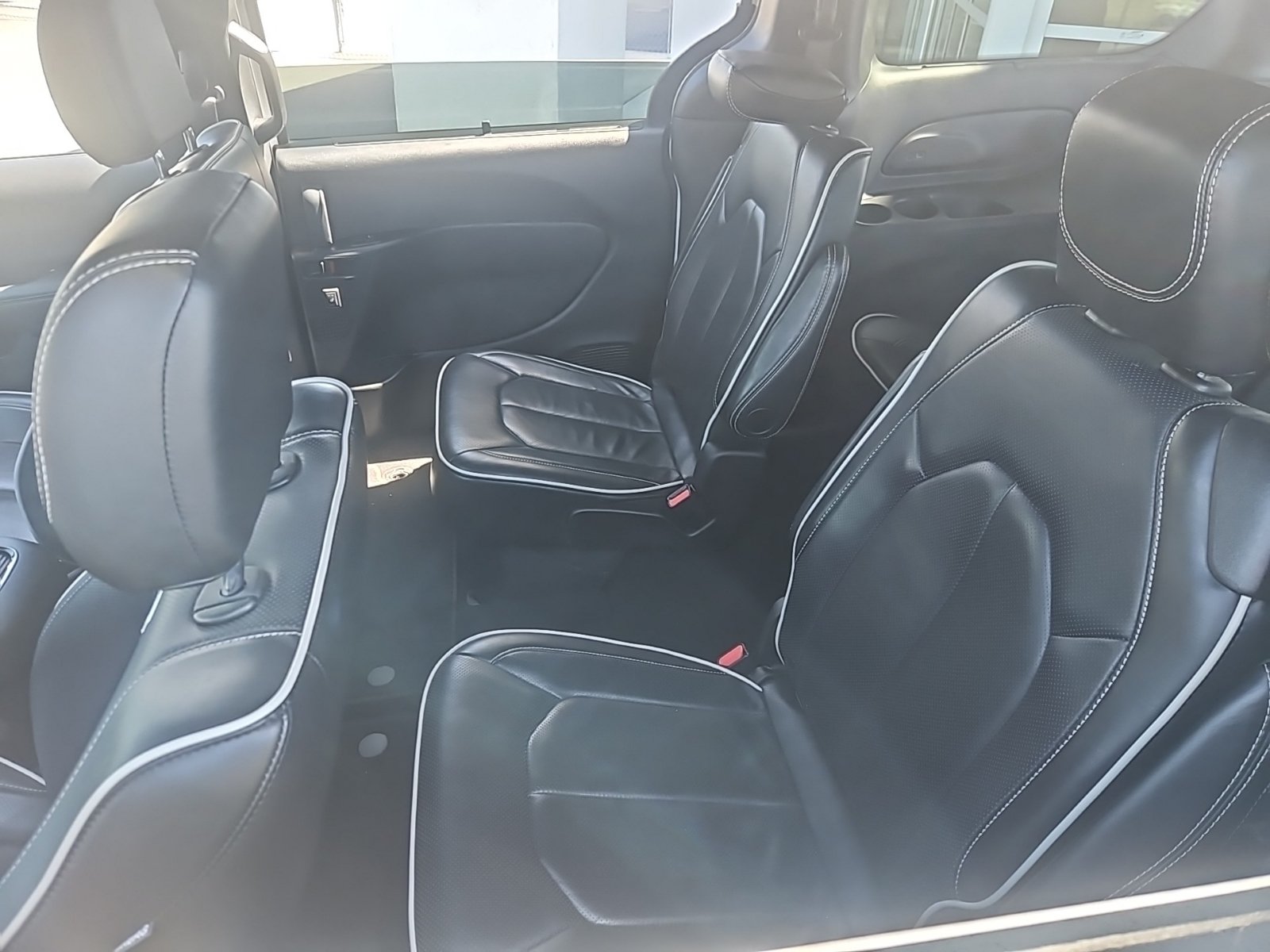 Used 2025 Chrysler Pacifica Limited FWD image 11