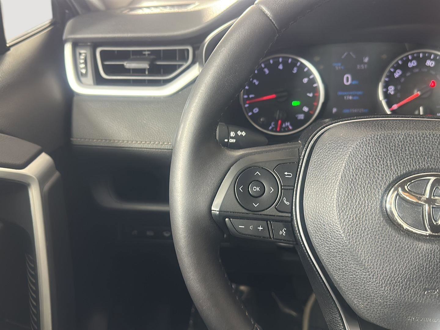 Used 2020 Toyota RAV4 XLE w/ Convenience Package image 8