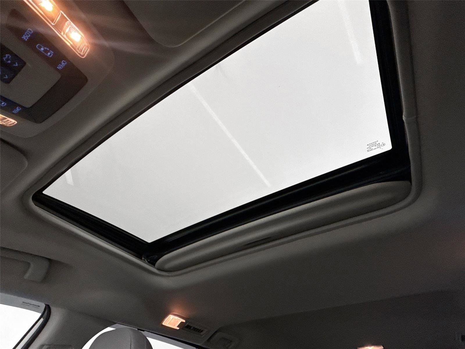 Used 2021 Toyota Sienna LE w/ LE Plus Package image 24