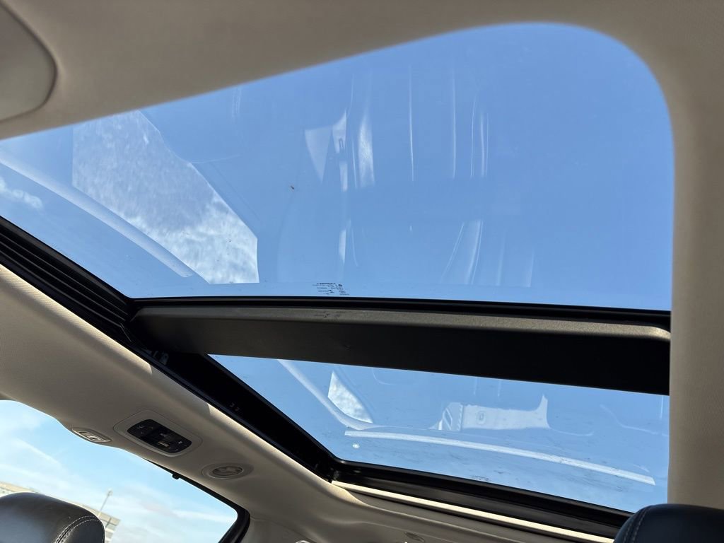 Used 2017 Chrysler Pacifica Limited w/ Tire & Wheel Group image 5