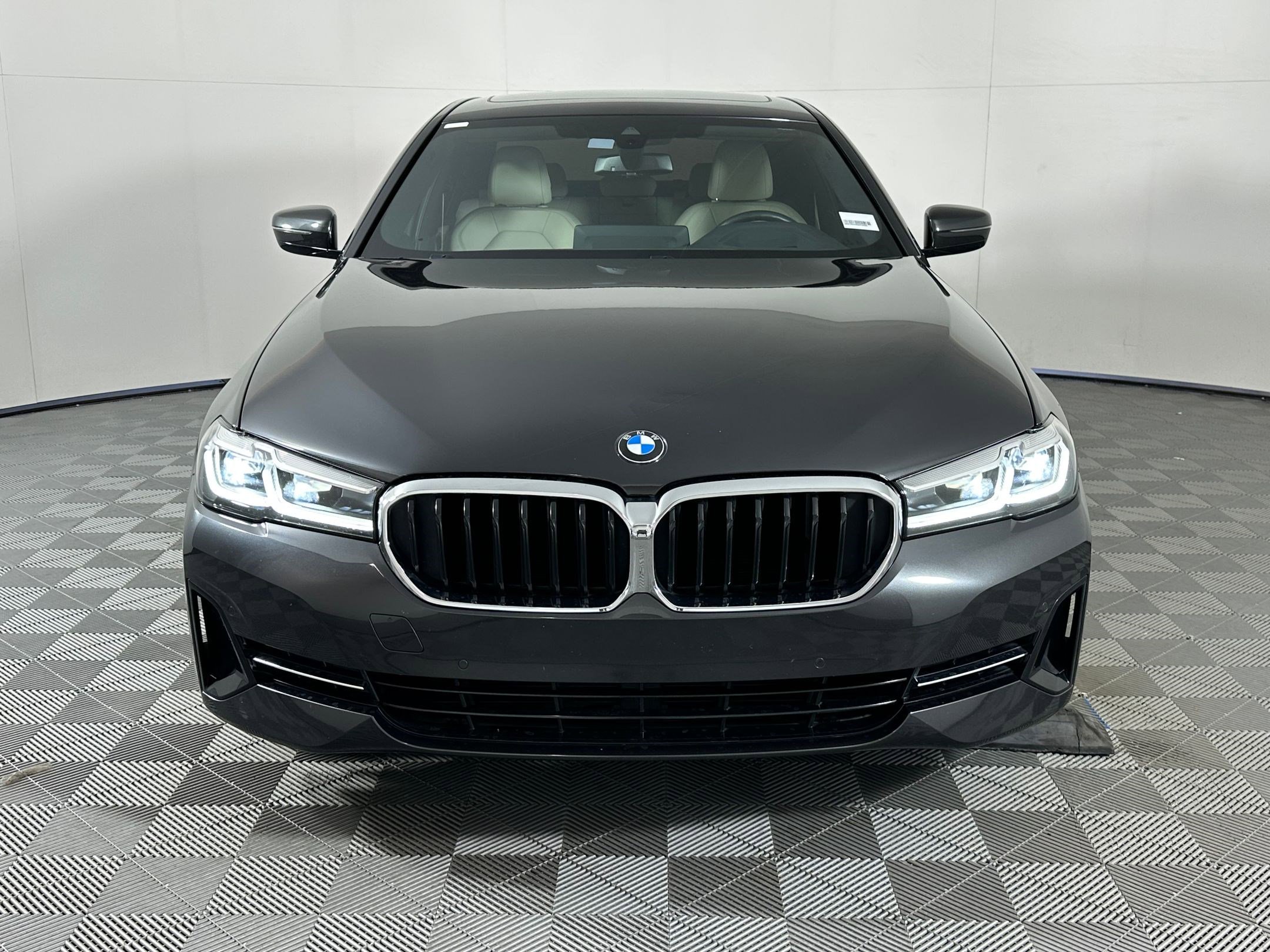 Used 2022 BMW 530i w/ Executive Package image 5