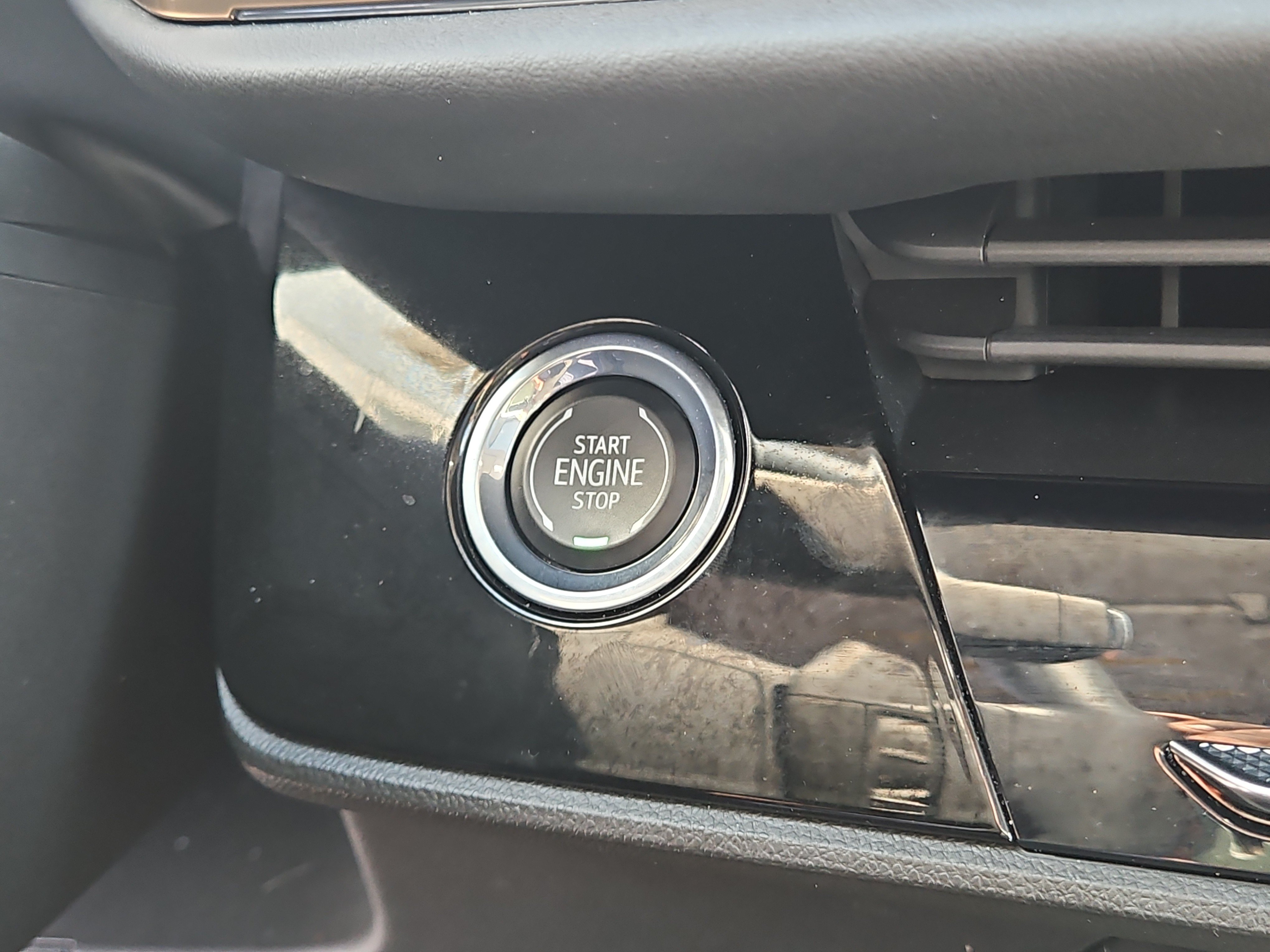 Used 2025 Buick Envision Avenir AWD/4WD image 30