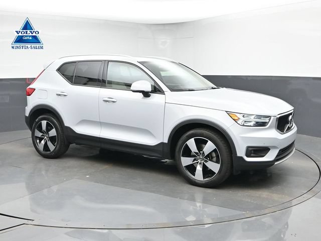Used 2022 Volvo XC40 T4 Momentum FWD video 1